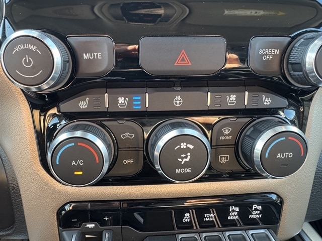 RAM 1500 Laramie 4x4 Crew Cab 5'7" Box 2022 RAM 1500 Laramie 4x4 Crew Cab 5'7" Box 2022