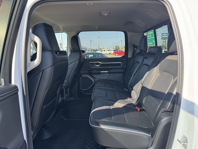 RAM 1500 Laramie 4x4 Crew Cab 5'7" Box 2022 RAM 1500 Laramie 4x4 Crew Cab 5'7" Box 2022