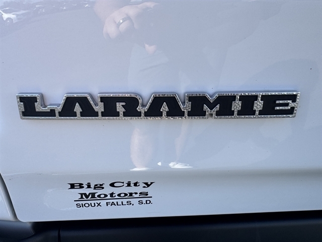 RAM 1500 Laramie 4x4 Crew Cab 5'7" Box 2022 RAM 1500 Laramie 4x4 Crew Cab 5'7" Box 2022