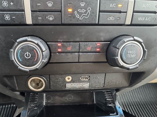 Ford F-150 4WD SuperCrew 145" Lariat 2011 Ford F-150 4WD SuperCrew 145" Lariat 2011