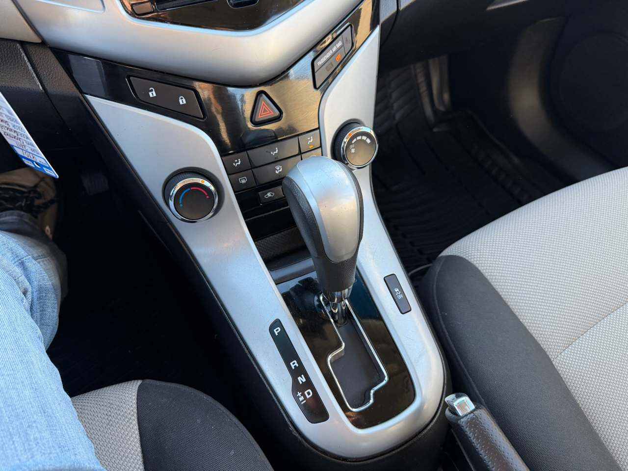 Chevrolet Cruze 4dr Sdn LS 2011 Chevrolet Cruze 4dr Sdn LS 2011