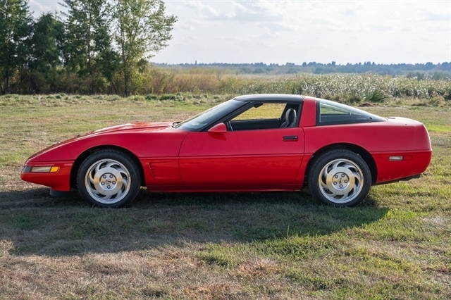 Chevrolet Corvette 2dr Coupe 1995 Chevrolet Corvette 2dr Coupe 1995