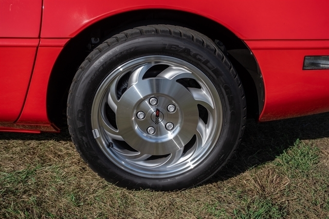 Chevrolet Corvette 2dr Coupe 1995 Chevrolet Corvette 2dr Coupe 1995