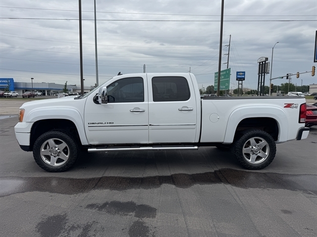 GMC Sierra 2500HD 4WD Crew Cab 153.7" Denali 2014 GMC Sierra 2500HD 4WD Crew Cab 153.7" Denali 2014