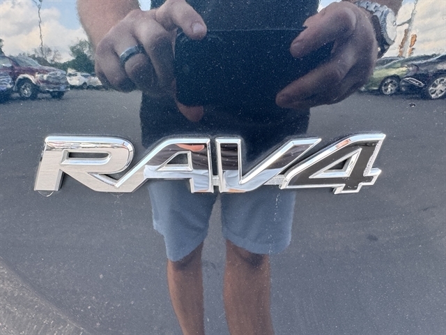 Toyota RAV4 LE AWD (Natl) 2018 Toyota RAV4 LE AWD (Natl) 2018