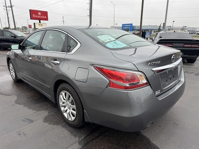 Nissan Altima 4dr Sdn I4 2.5 S 2015 Nissan Altima 4dr Sdn I4 2.5 S 2015