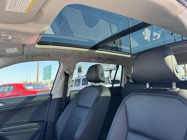 Volkswagen Tiguan 2.0T SE R-Line Black 4MOTION 2020 Volkswagen Tiguan 2.0T SE R-Line Black 4MOTION 2020