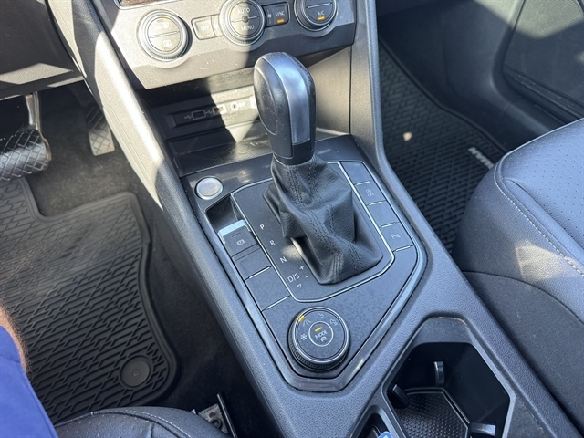 Volkswagen Tiguan 2.0T SE R-Line Black 4MOTION 2020 Volkswagen Tiguan 2.0T SE R-Line Black 4MOTION 2020