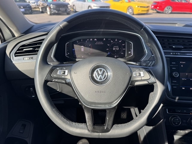 Volkswagen Tiguan 2.0T SE R-Line Black 4MOTION 2020 Volkswagen Tiguan 2.0T SE R-Line Black 4MOTION 2020