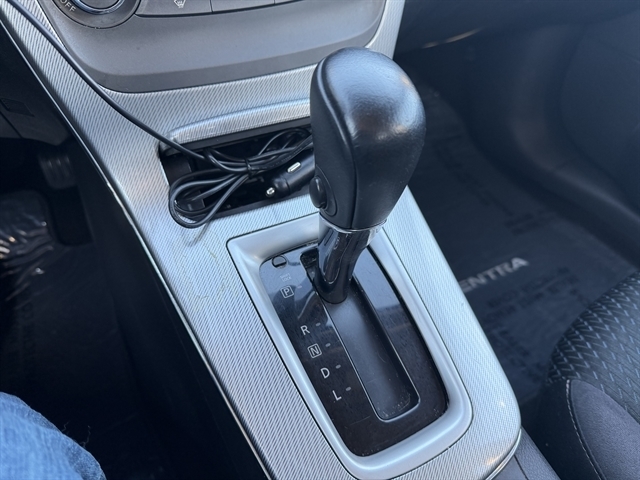 Nissan Sentra 4dr Sdn I4 CVT SR 2013 Nissan Sentra 4dr Sdn I4 CVT SR 2013