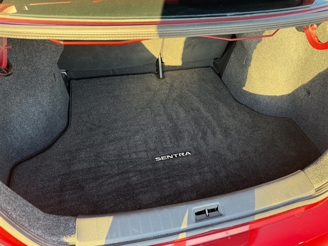 Nissan Sentra 4dr Sdn I4 CVT SR 2013 Nissan Sentra 4dr Sdn I4 CVT SR 2013