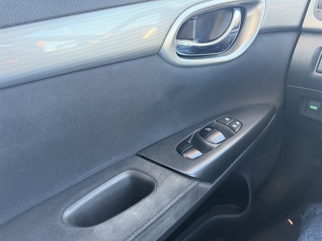 Nissan Sentra 4dr Sdn I4 CVT SR 2013 Nissan Sentra 4dr Sdn I4 CVT SR 2013