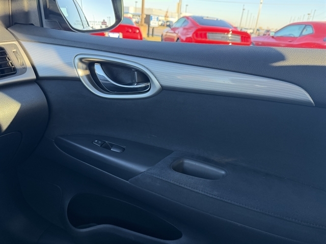 Nissan Sentra 4dr Sdn I4 CVT SR 2013 Nissan Sentra 4dr Sdn I4 CVT SR 2013