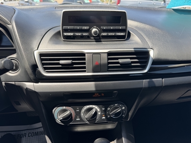 Mazda MAZDA3 4dr Sdn Auto i Touring 2014 Mazda MAZDA3 4dr Sdn Auto i Touring 2014