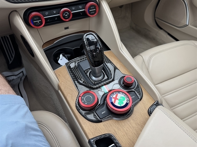 Alfa Romeo Giulia Ti Lusso AWD 2018 Alfa Romeo Giulia Ti Lusso AWD 2018