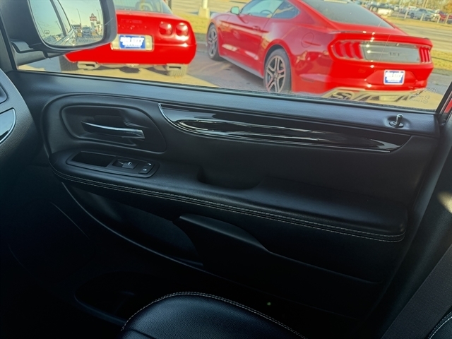 Dodge Grand Caravan 4dr Wgn SXT Plus 2015 Dodge Grand Caravan 4dr Wgn SXT Plus 2015