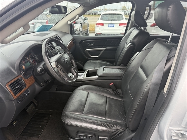 Nissan Armada 4WD 4dr Platinum 2015 Nissan Armada 4WD 4dr Platinum 2015