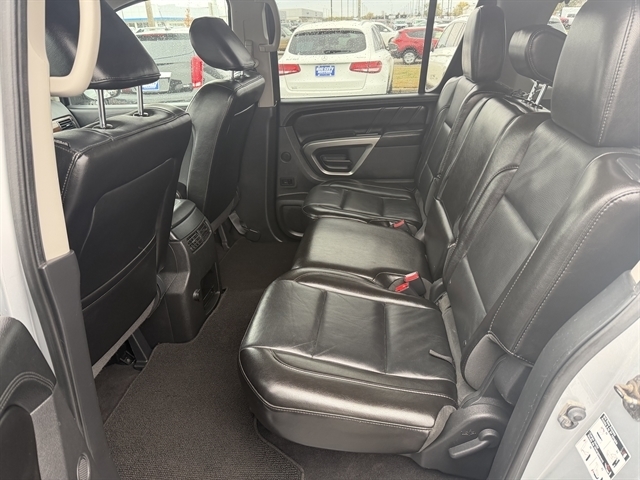 Nissan Armada 4WD 4dr Platinum 2015 Nissan Armada 4WD 4dr Platinum 2015