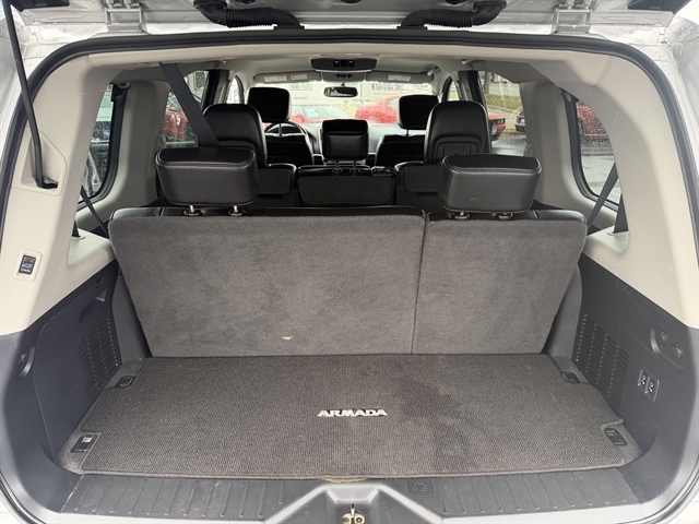 Nissan Armada 4WD 4dr Platinum 2015 Nissan Armada 4WD 4dr Platinum 2015