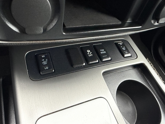 Nissan Armada 4WD 4dr Platinum 2015 Nissan Armada 4WD 4dr Platinum 2015