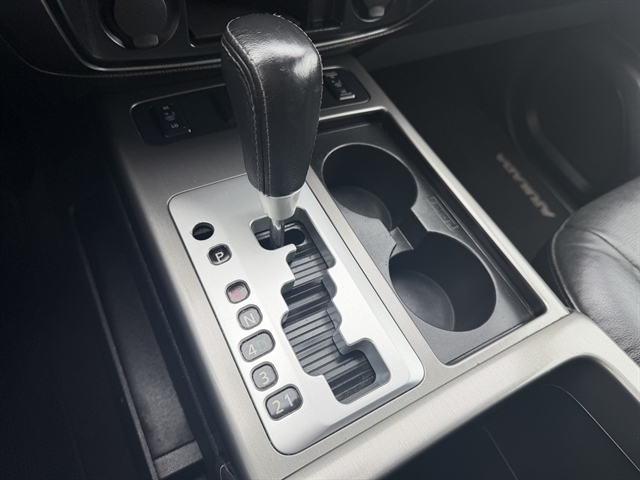 Nissan Armada 4WD 4dr Platinum 2015 Nissan Armada 4WD 4dr Platinum 2015