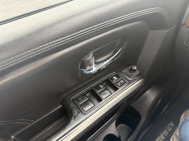 Nissan Armada 4WD 4dr Platinum 2015 Nissan Armada 4WD 4dr Platinum 2015