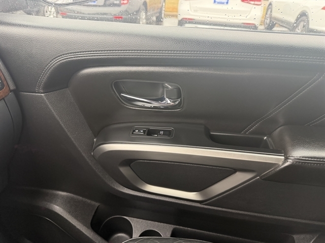 Nissan Armada 4WD 4dr Platinum 2015 Nissan Armada 4WD 4dr Platinum 2015