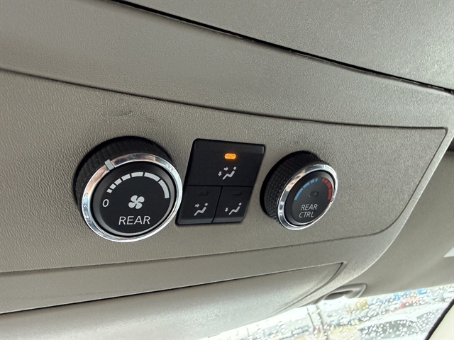 Nissan Armada 4WD 4dr Platinum 2015 Nissan Armada 4WD 4dr Platinum 2015