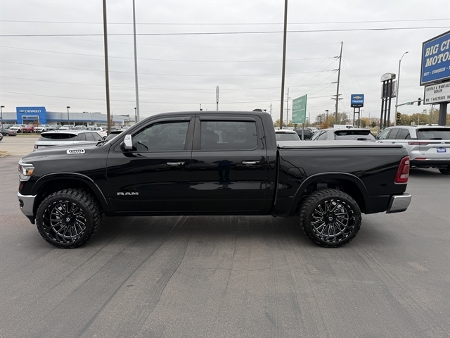 RAM 1500 Laramie 4x4 Crew Cab 5'7" Box 2019 RAM 1500 Laramie 4x4 Crew Cab 5'7" Box 2019