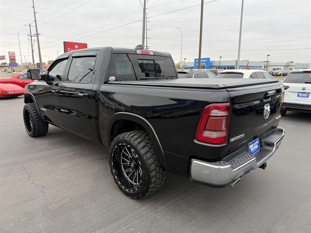 RAM 1500 Laramie 4x4 Crew Cab 5'7" Box 2019 RAM 1500 Laramie 4x4 Crew Cab 5'7" Box 2019