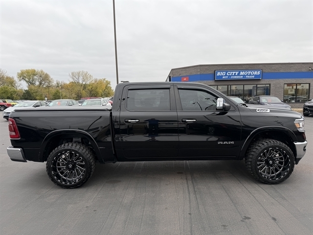 RAM 1500 Laramie 4x4 Crew Cab 5'7" Box 2019 RAM 1500 Laramie 4x4 Crew Cab 5'7" Box 2019