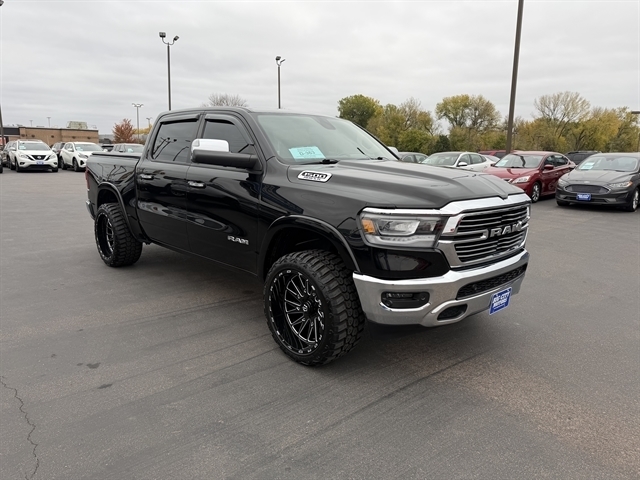RAM 1500 Laramie 4x4 Crew Cab 5'7" Box 2019 RAM 1500 Laramie 4x4 Crew Cab 5'7" Box 2019