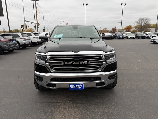 RAM 1500 Laramie 4x4 Crew Cab 5'7" Box 2019 RAM 1500 Laramie 4x4 Crew Cab 5'7" Box 2019