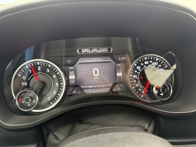 RAM 1500 Laramie 4x4 Crew Cab 5'7" Box 2019 RAM 1500 Laramie 4x4 Crew Cab 5'7" Box 2019