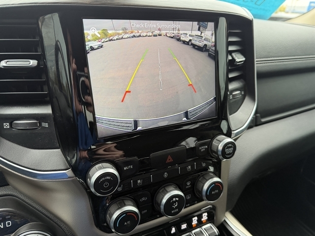 RAM 1500 Laramie 4x4 Crew Cab 5'7" Box 2019 RAM 1500 Laramie 4x4 Crew Cab 5'7" Box 2019