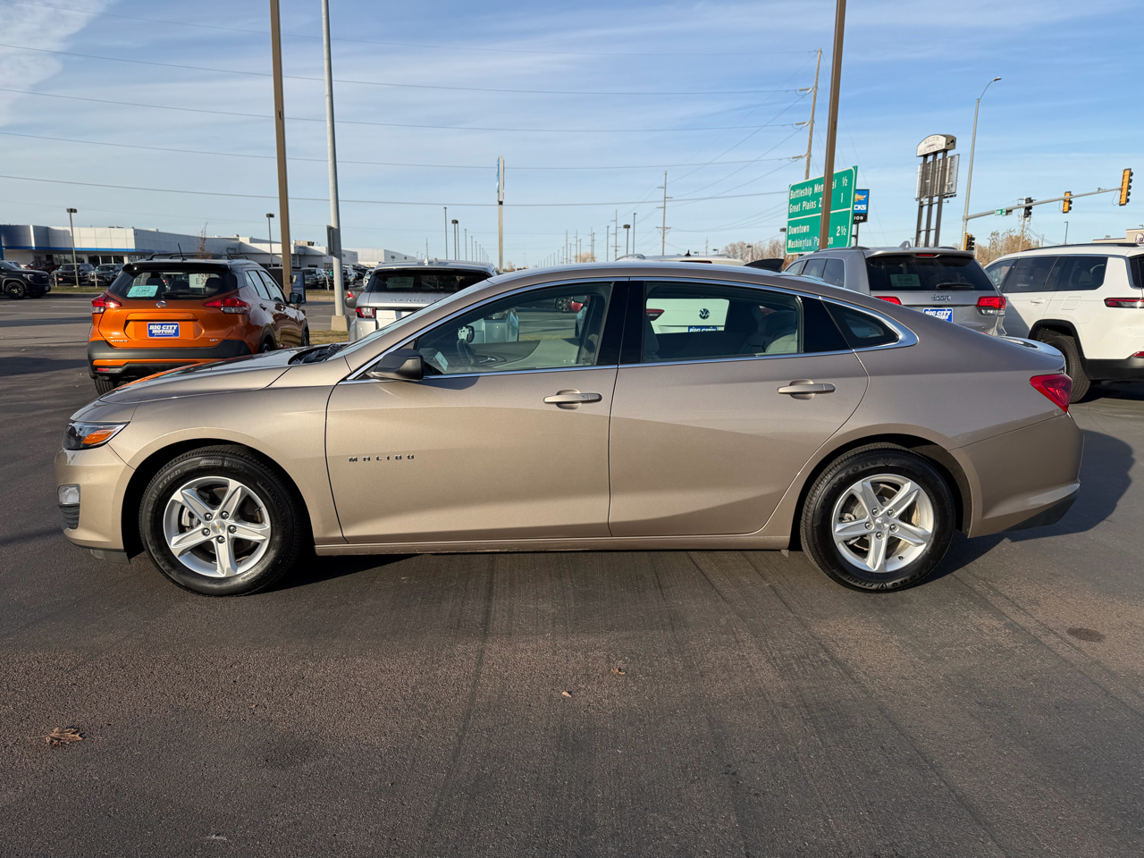 2023 Chevrolet Malibu LS photo 2