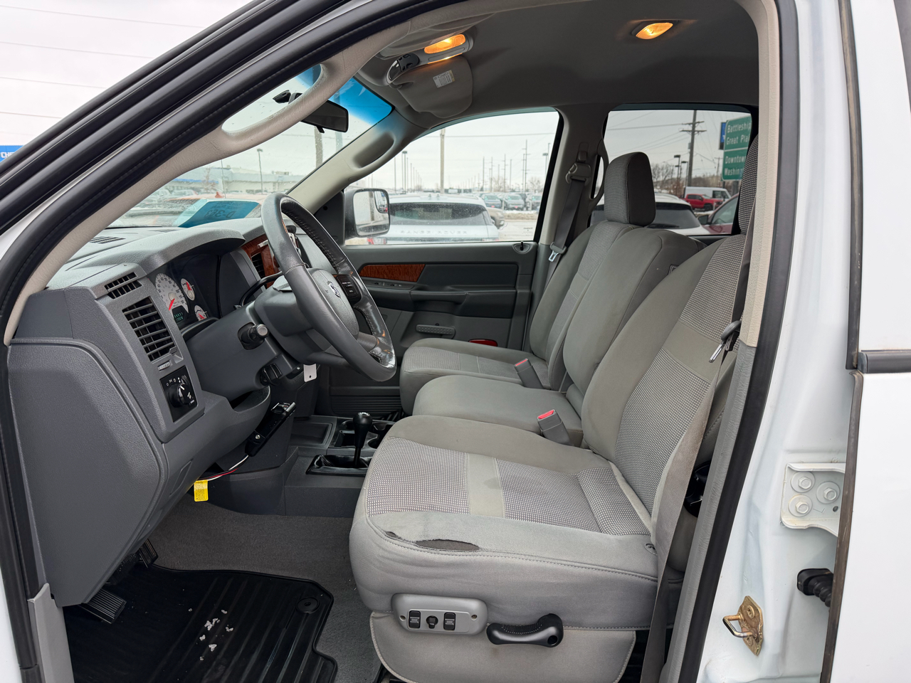 Dodge Ram 2500 4dr Quad Cab 140.5 4WD SLT 2006