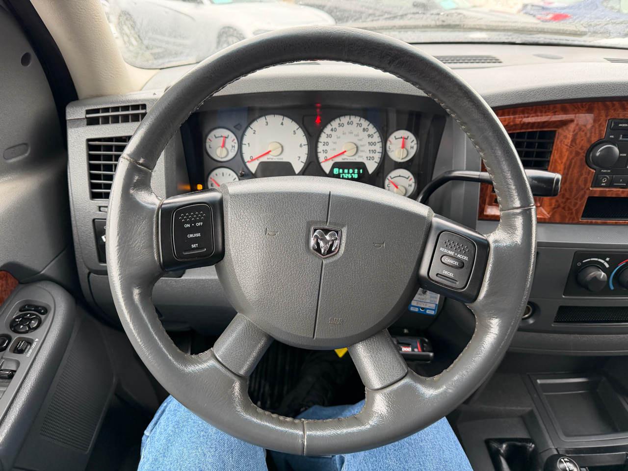 Dodge Ram 2500 4dr Quad Cab 140.5 4WD SLT 2006