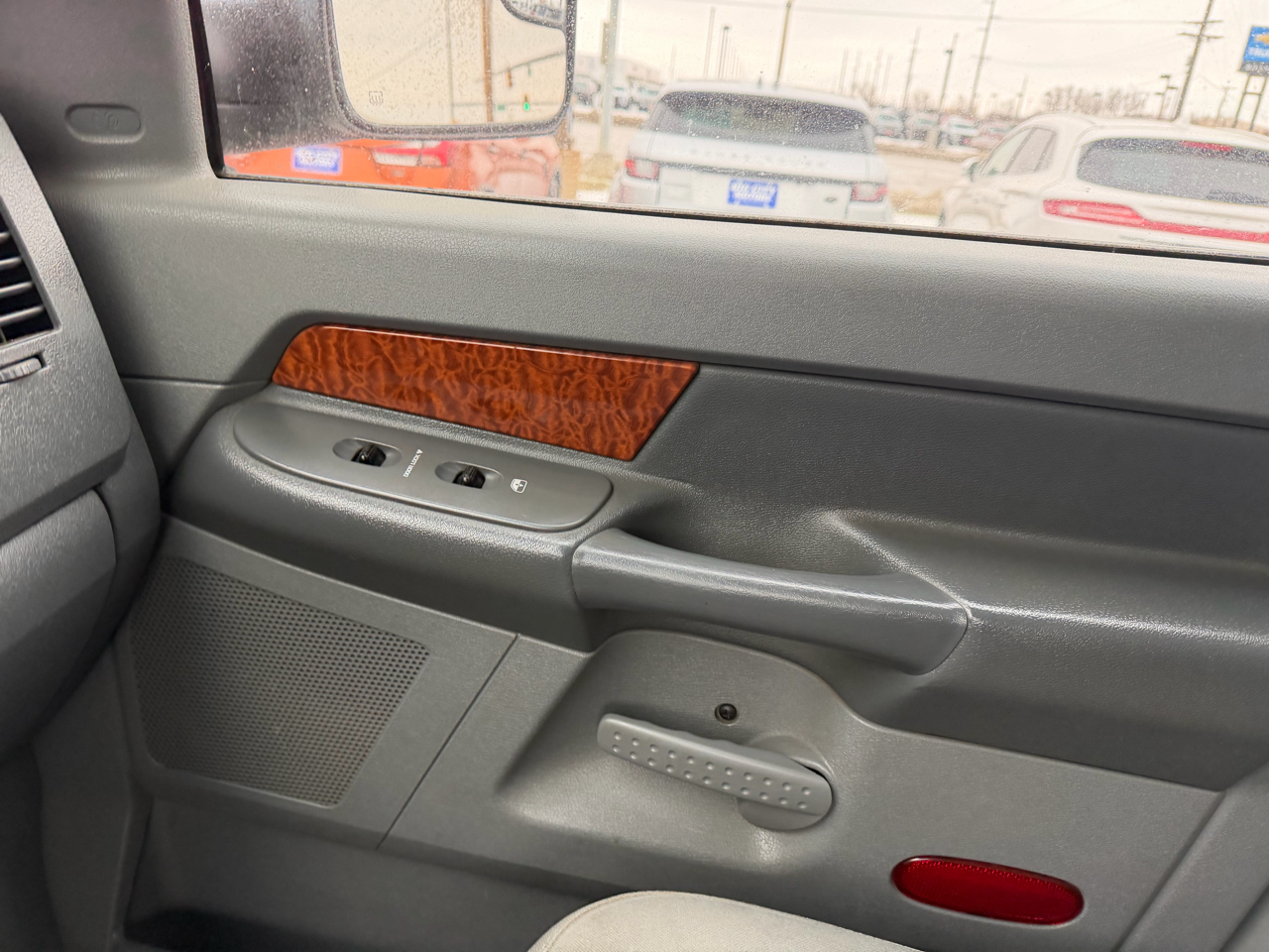 Dodge Ram 2500 4dr Quad Cab 140.5 4WD SLT 2006