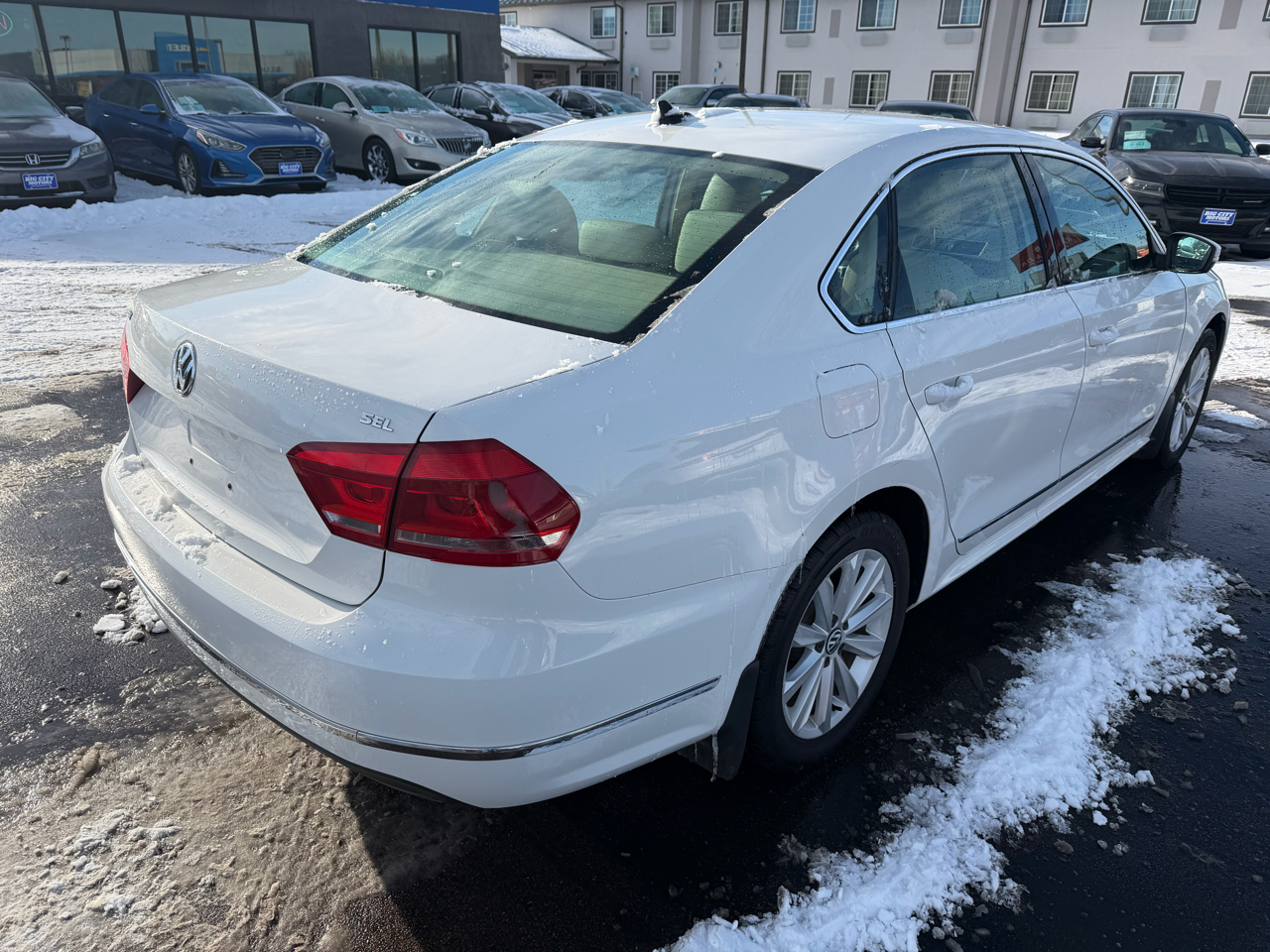Volkswagen Passat 4dr Sdn 2.5L Auto SEL Premium 2013