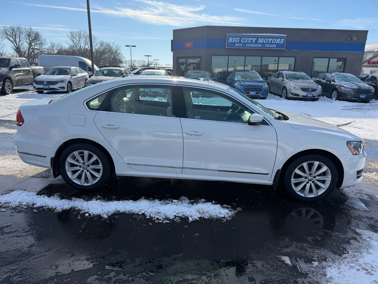 Volkswagen Passat 4dr Sdn 2.5L Auto SEL Premium 2013