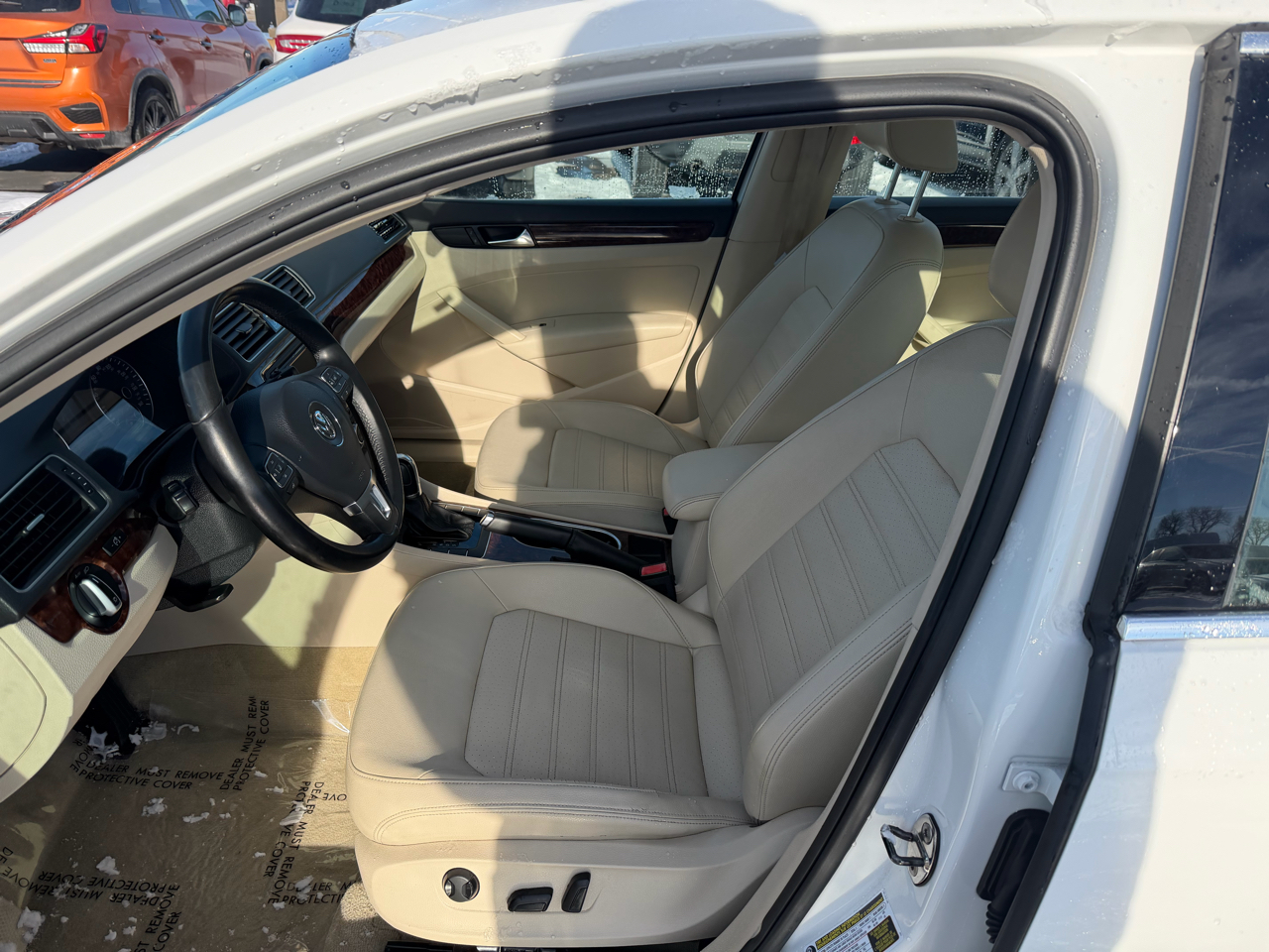 Volkswagen Passat 4dr Sdn 2.5L Auto SEL Premium 2013