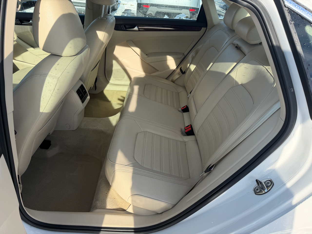 Volkswagen Passat 4dr Sdn 2.5L Auto SEL Premium 2013