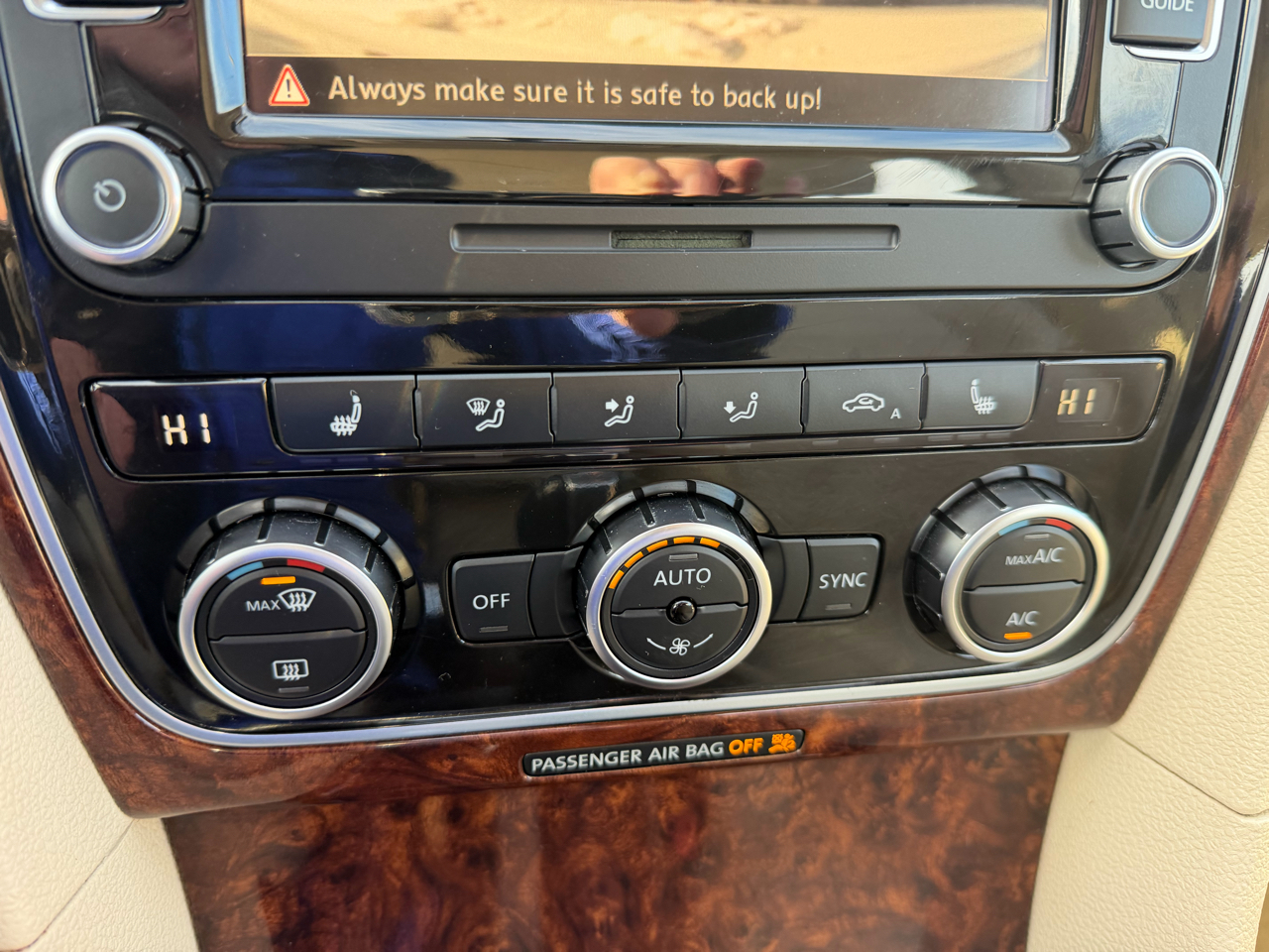 Volkswagen Passat 4dr Sdn 2.5L Auto SEL Premium 2013