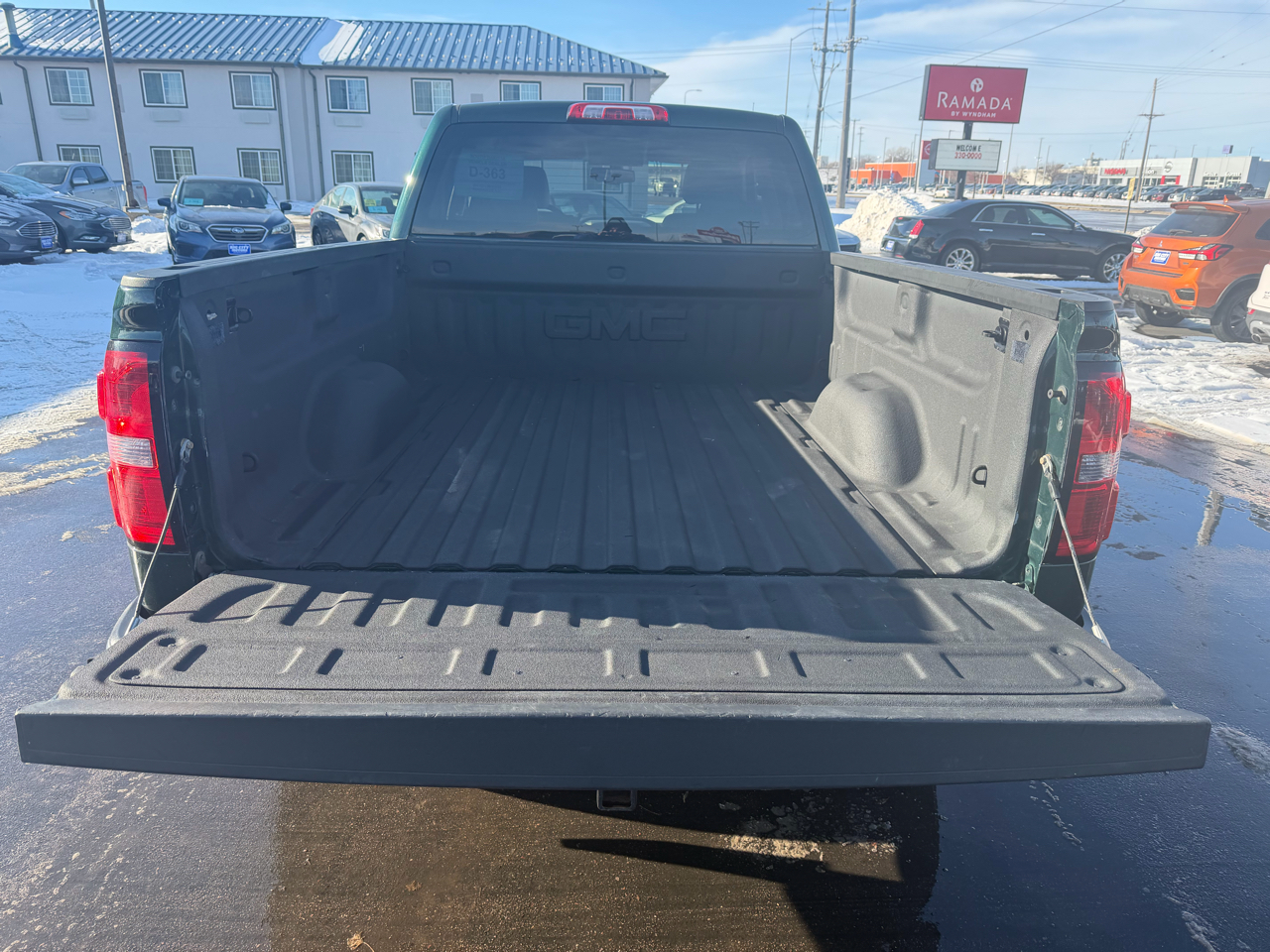 GMC Sierra 1500 4WD Double Cab 143.5" SLT 2015