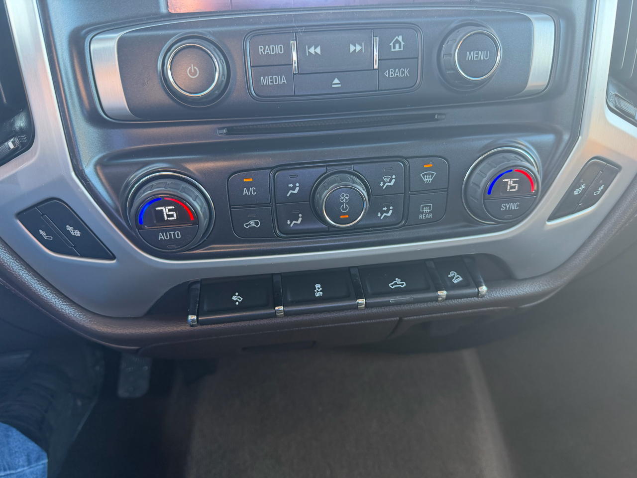 GMC Sierra 1500 4WD Double Cab 143.5" SLT 2015