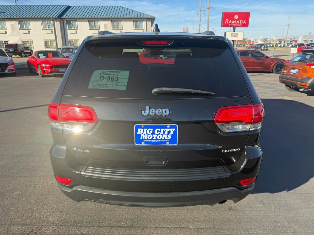 2015 Jeep Grand Cherokee Laredo photo 3