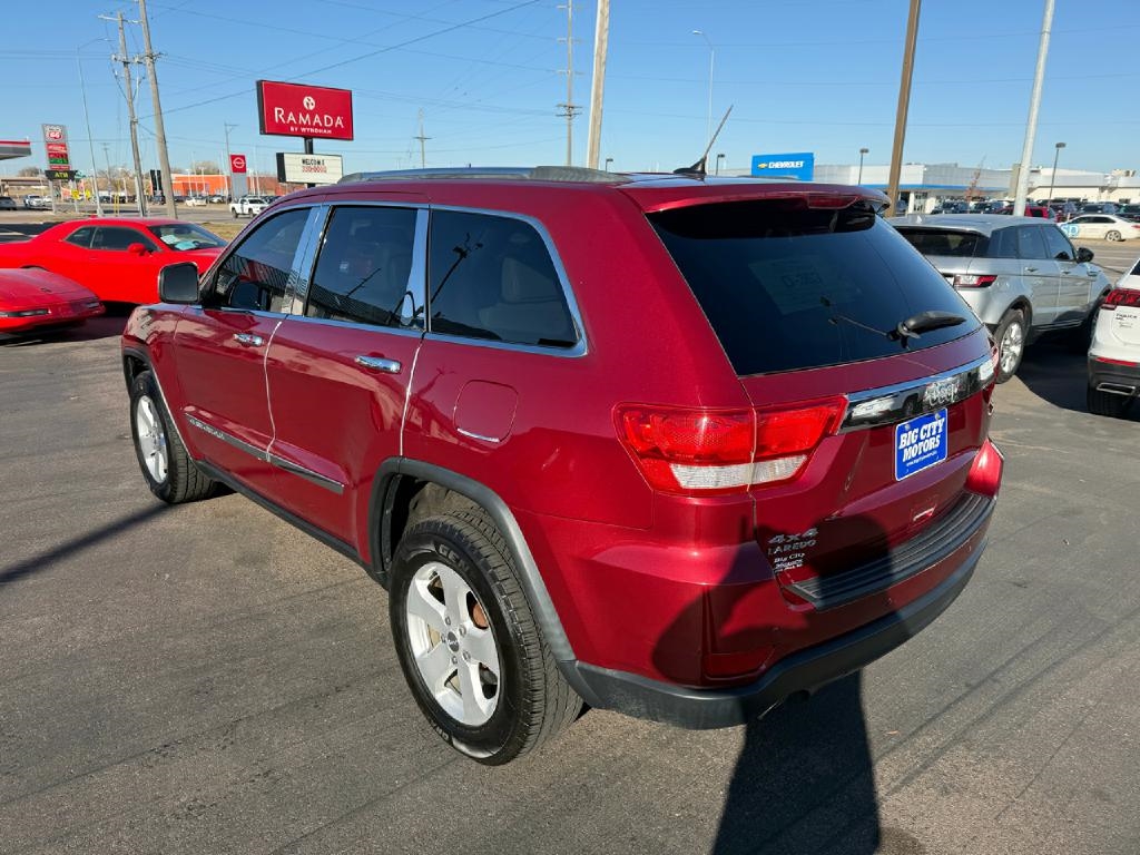 2012 Jeep Grand Cherokee Laredo photo 2