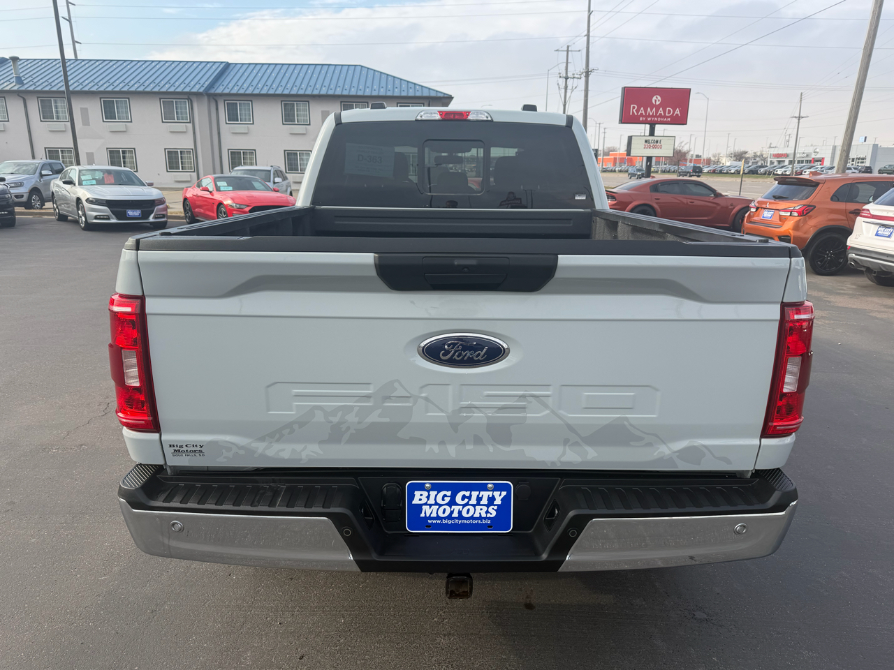 2023 Ford F-150 XLT photo 2