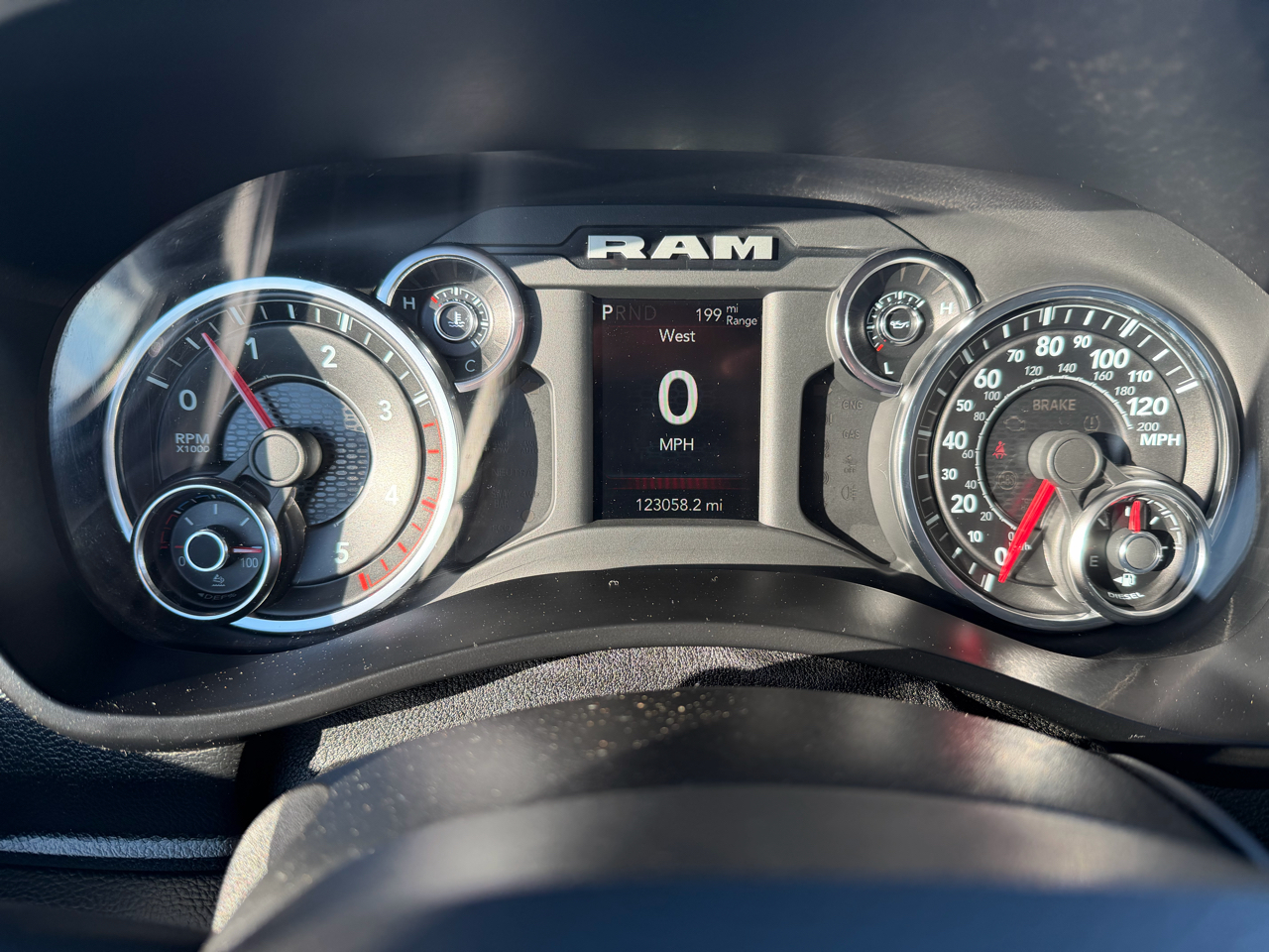 RAM 2500 Big Horn 4x4 Crew Cab 6'4" Box 2019